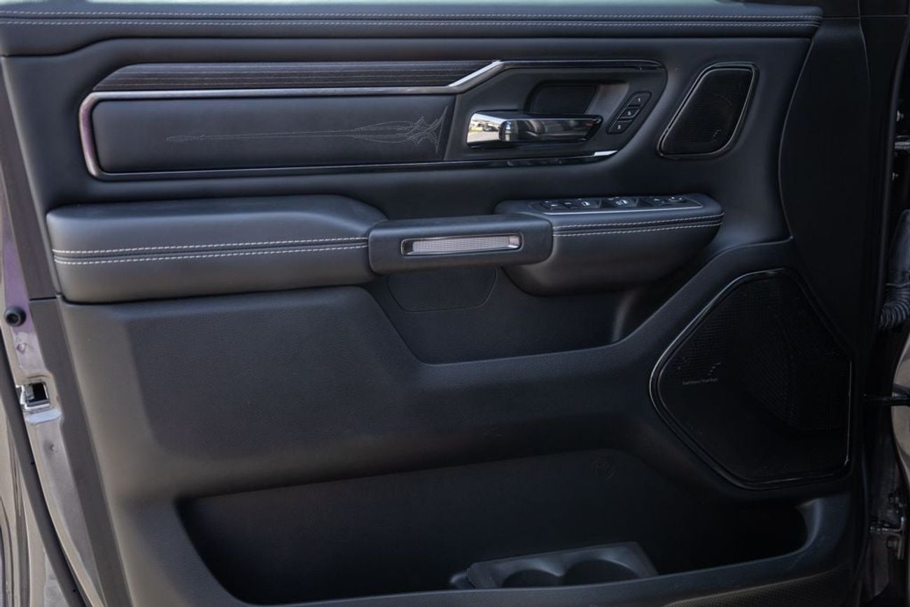 RAM 1500 Limited Crew Cab 5.7L