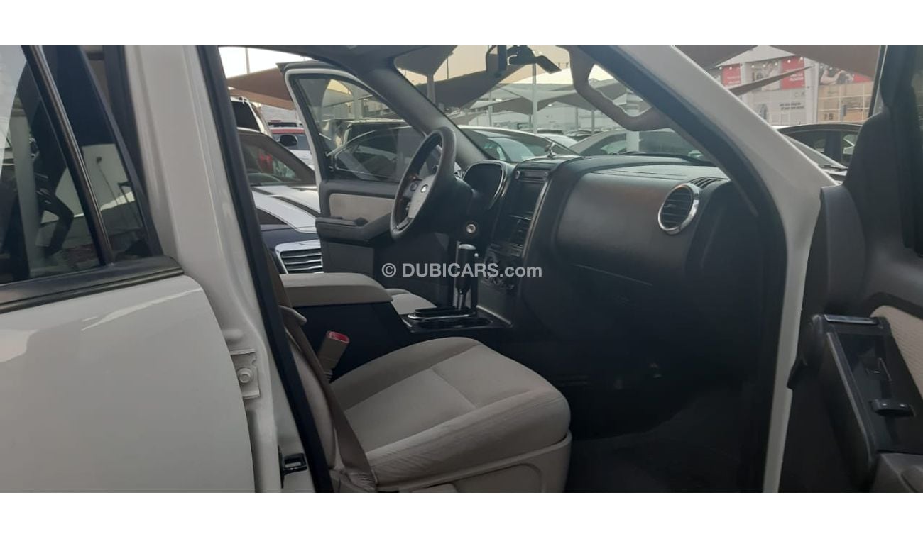 فورد إكسبلورر خليجى - رقم 2 - مثبت سرعة -  حساسات  رنجات - شاشة تحكم كاميرا خلفية بحالة ممتازة لاتحتاج لأى مصاريف