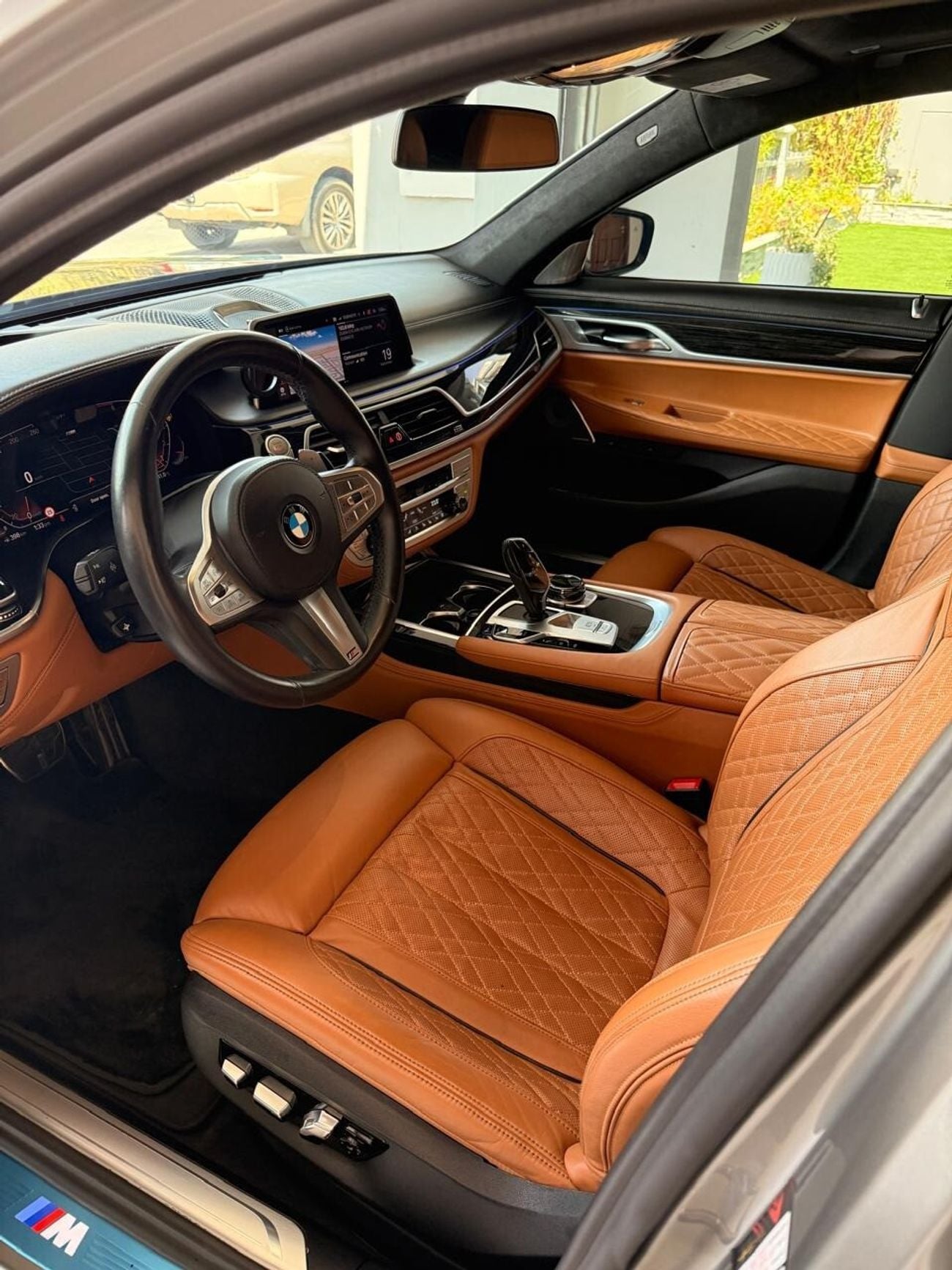 بي أم دبليو 750Li إكس درايف إم سبورت FULL WARRANTY + SERVICE PACKAGE UNTIL Nov'2027