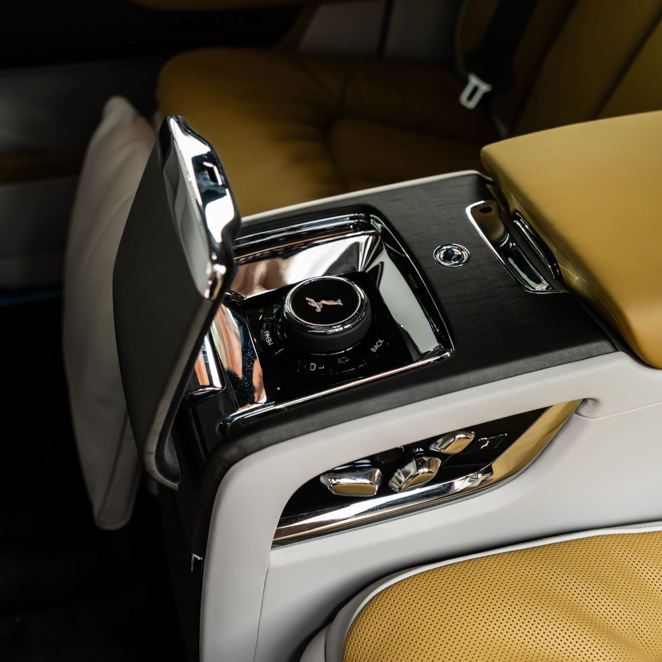 Rolls-Royce Cullinan 2026 ROLLS ROYCE CULLINAN ( SPECIAL COLOUR ) ( BRAND NEW ) ( GCC WITH WARRANTY+ SERVICE )