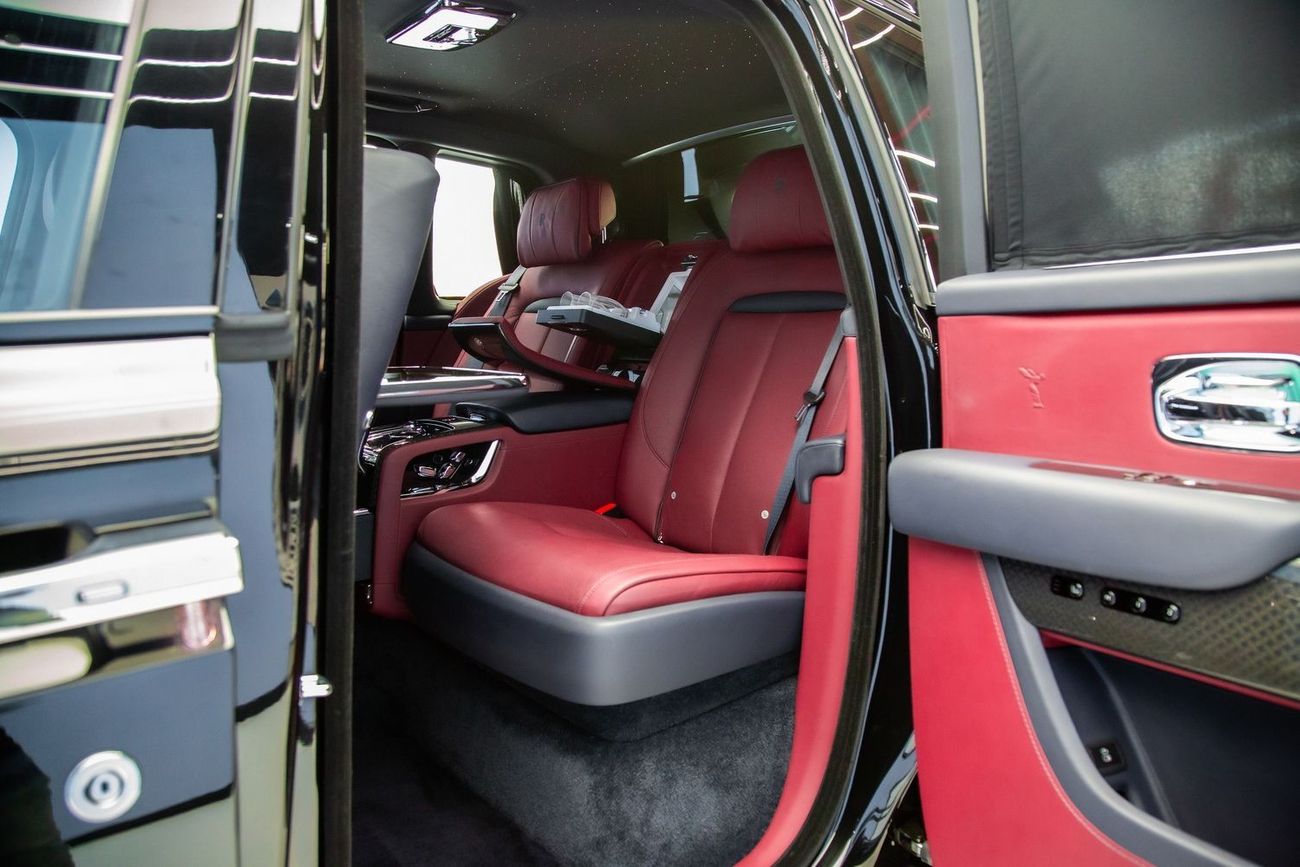 رولز رويس كولينان بلاك بادج