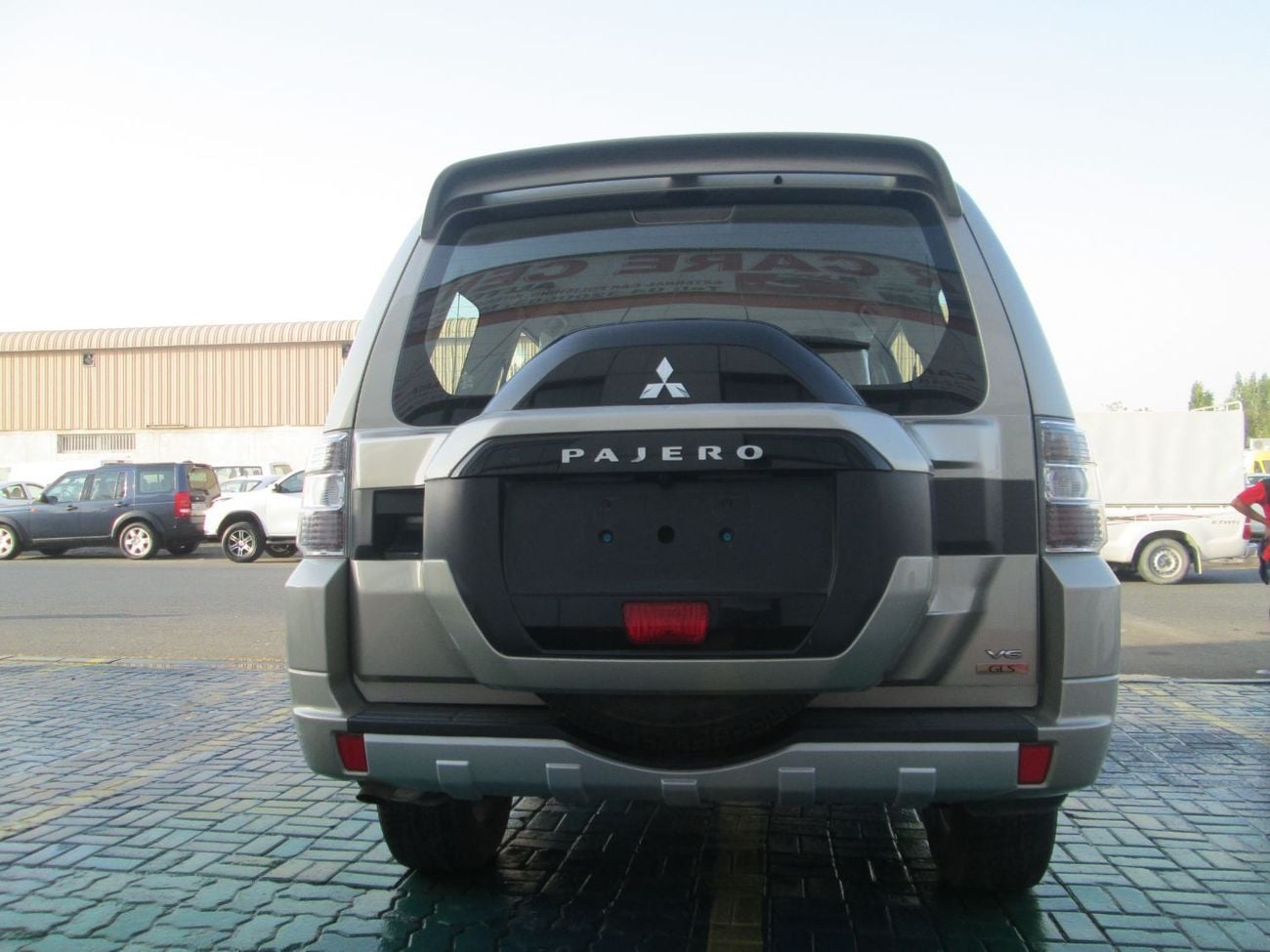 ميتسوبيشي باجيرو GLS M/L DIAMOND GLS Mid 3.5L (189 HP) (7 Seater)
