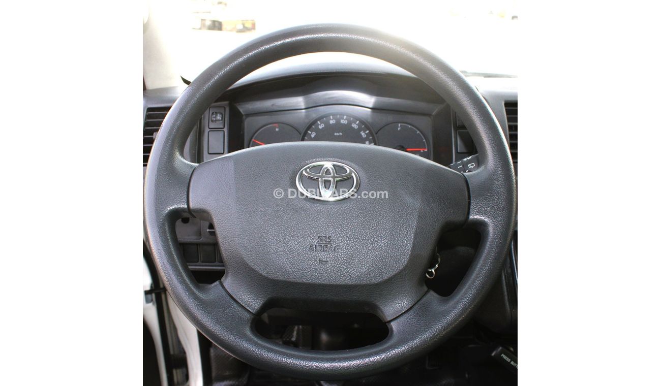 Toyota Hiace Commuter GLX High Roof Toyota haice 2017 white GCC excellent condition without accident