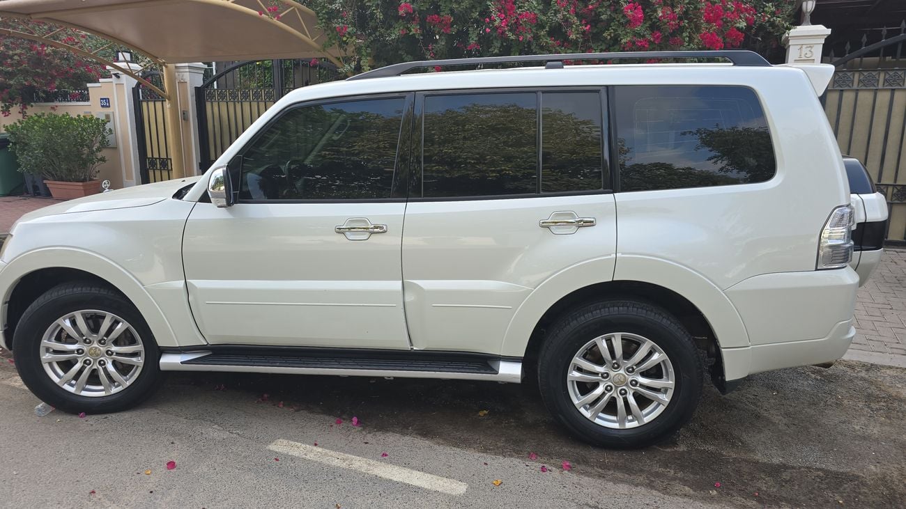 ميتسوبيشي باجيرو GLS Highline 3.8L (236 HP)