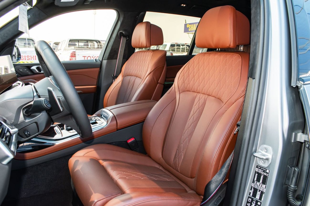 بي أم دبليو X7 The 2026 BMW X7 M40i xDrive is a full-size luxury performance SUV that blends V8 power, advanced tec