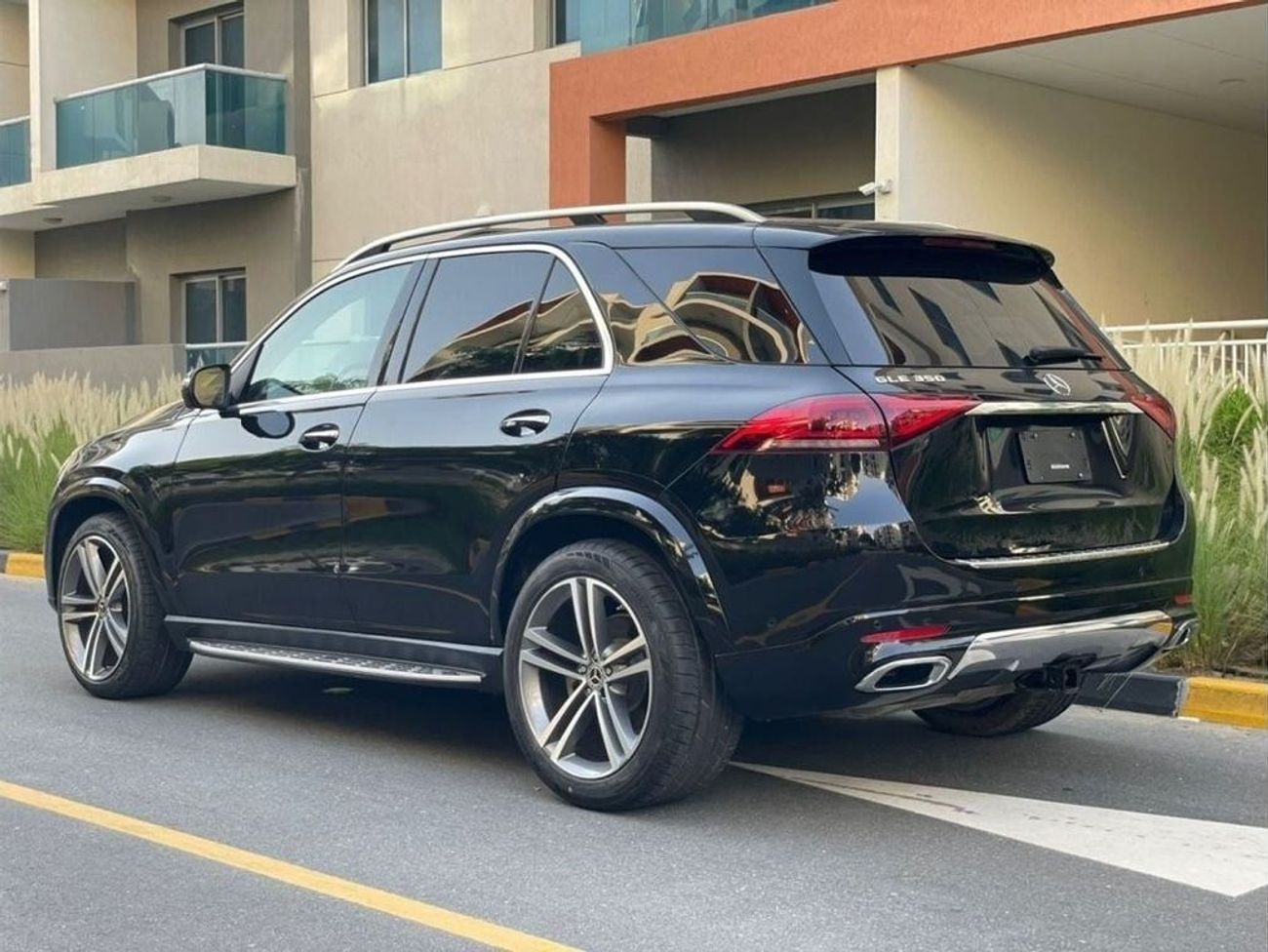 مرسيدس بنز GLE 350 2021 Mercedes Benz GLE Class 350 - 2.0L V4 Turbo - 360* CAM - Full Option 7 Seater - 26,700 Mileage