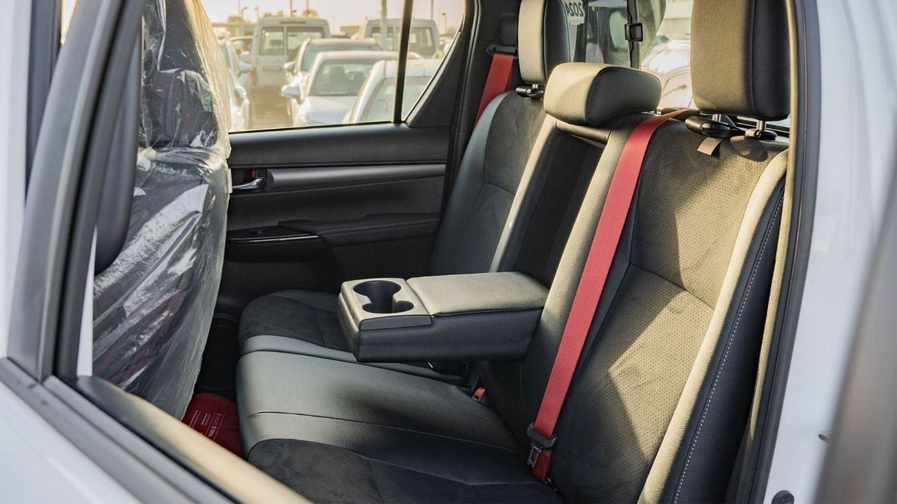 تويوتا هيلوكس 2024 Toyota Hilux GR-Sport 4.0L AT Petrol (White)