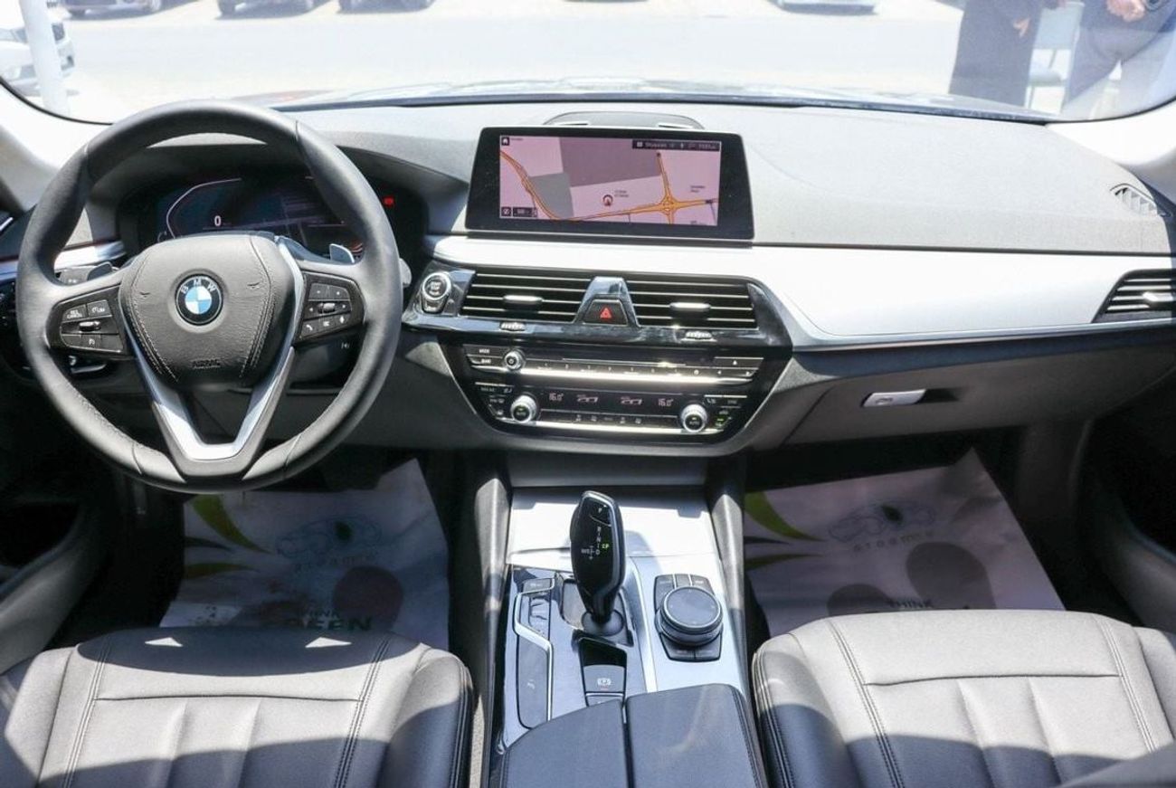 بي أم دبليو 520i Std 2.0L BMW 520i Black Edition/ GCC / 2020 / First Owner original Paint