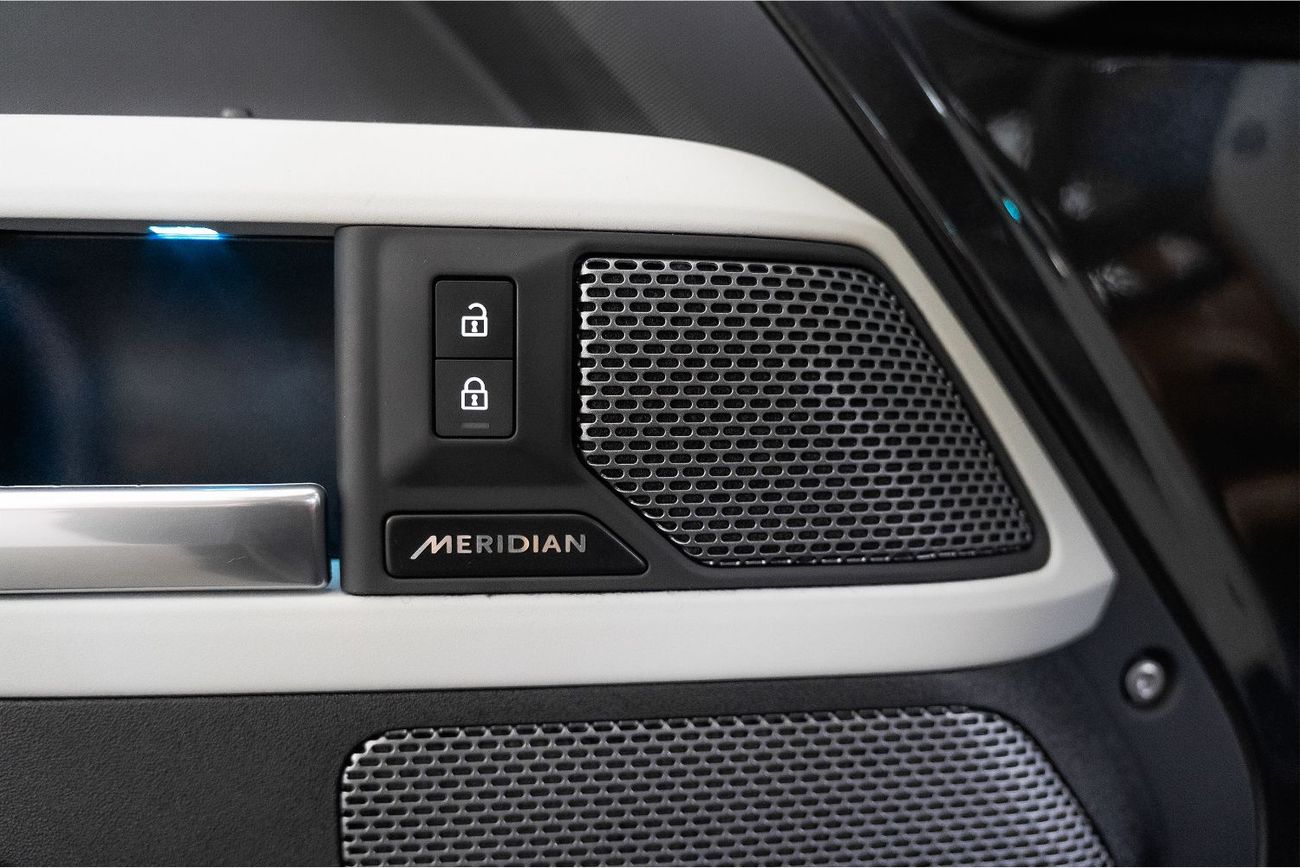 Land Rover Defender P300 90 SE 2.0L (6 Seater)