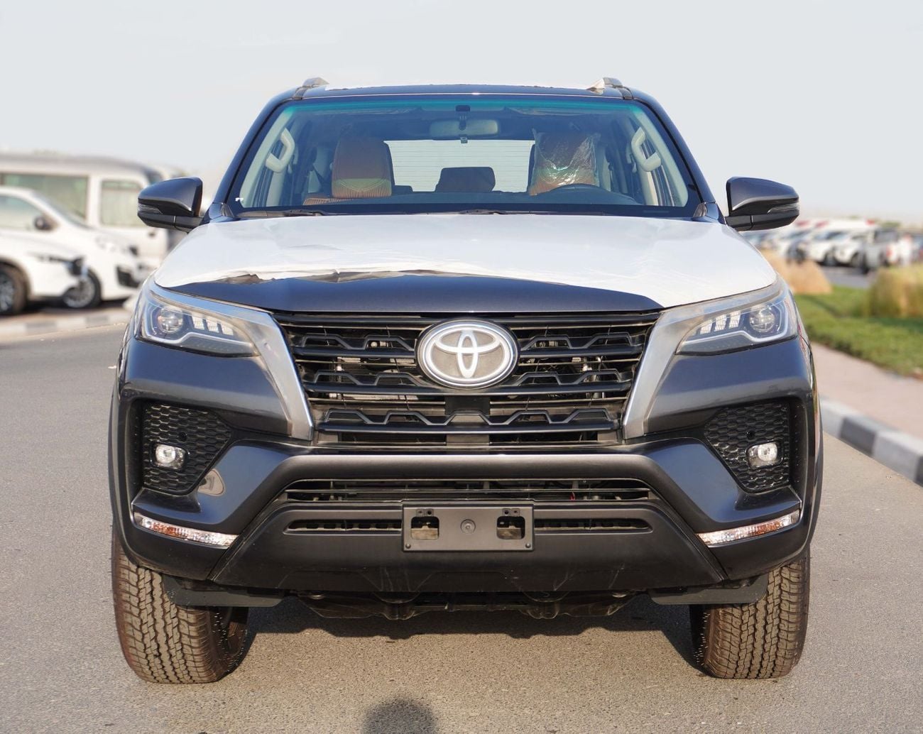 Toyota Fortuner GX2 4X4 2.7L (17" ALY, DUAL AUTO AC)