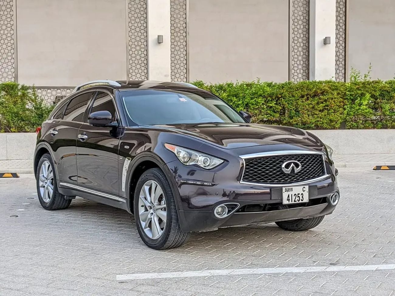 إنفينيتي QX70 LUXURY