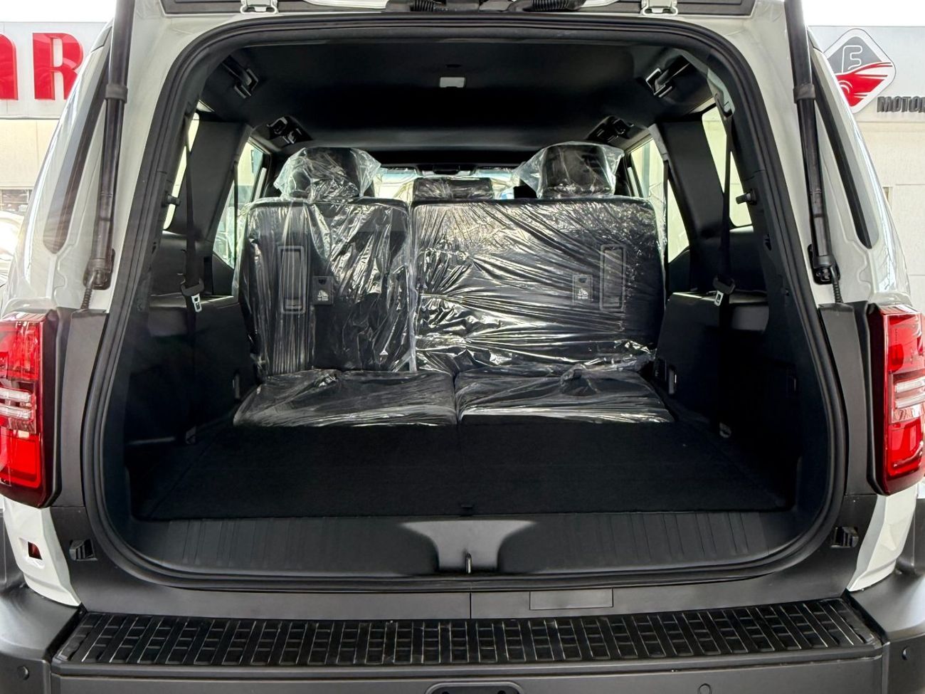 Toyota Prado 2.8 DIESEL 20 INCH ALLOY RIMS **التصدير فقط خارج الخليج**EXPORT ONLY**