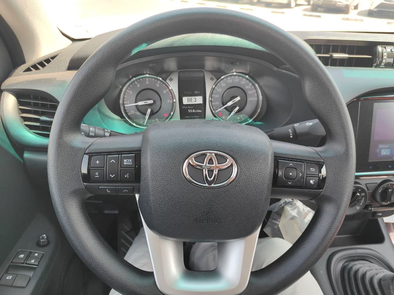 تويوتا هيلوكس TOYOTA HILUX SINGLE CABIN 2.7L Petrol Manual Transmission 4X2