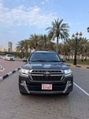 تويوتا لاند كروزر VXR Genuine Right Hand Drive