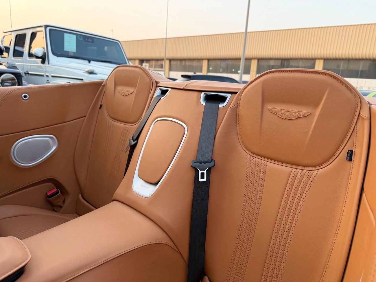 أستون مارتن DB11 Volante 4.0L