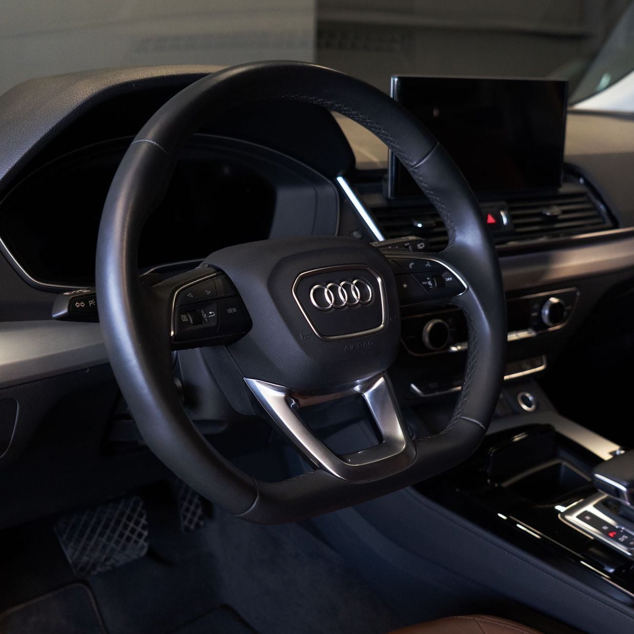 Audi Q5 45 TFSI Quattro 2.0L AED 3,161 pm • 0% Downpayment • Audi Q5 45Tfsi • Agency Warranty And Service Pa