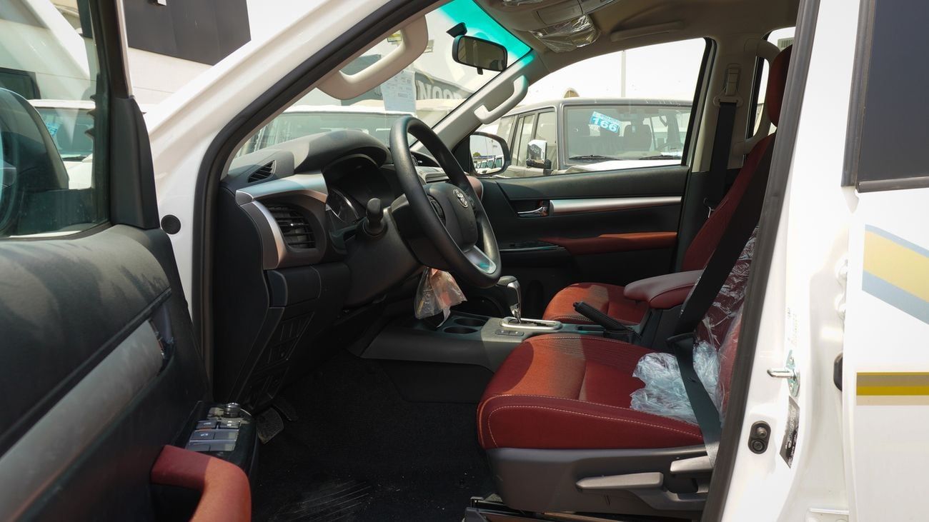 تويوتا هيلوكس SR5  2.7L  4WD A/T FULL 2025