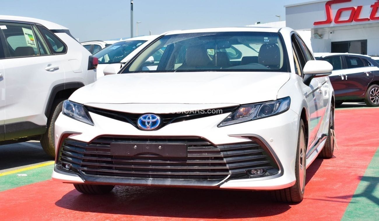 Toyota Camry GLE (( Hybrid )) 2.5L Petrol White color 4cyl , A/T, 4X2 FWD