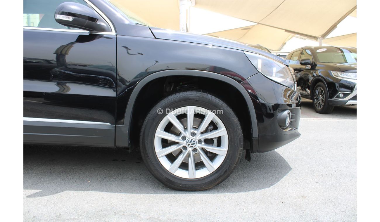 فولكس واجن تيجوان SE خالية من الحوادث - خليجي - مكينة 1400 سي سي - تيربو - السيارة بحالة ممتازة من الداخل والخارج
