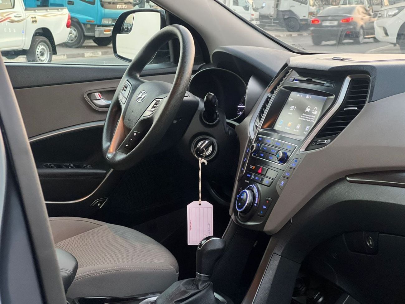 Hyundai Santa Fe STD (NON GCC) 2019 Hyundai Santa Fe - 3.3L V6 - Apple & Android Play - 7 Seater - 42000 Mileage - 41999 AED