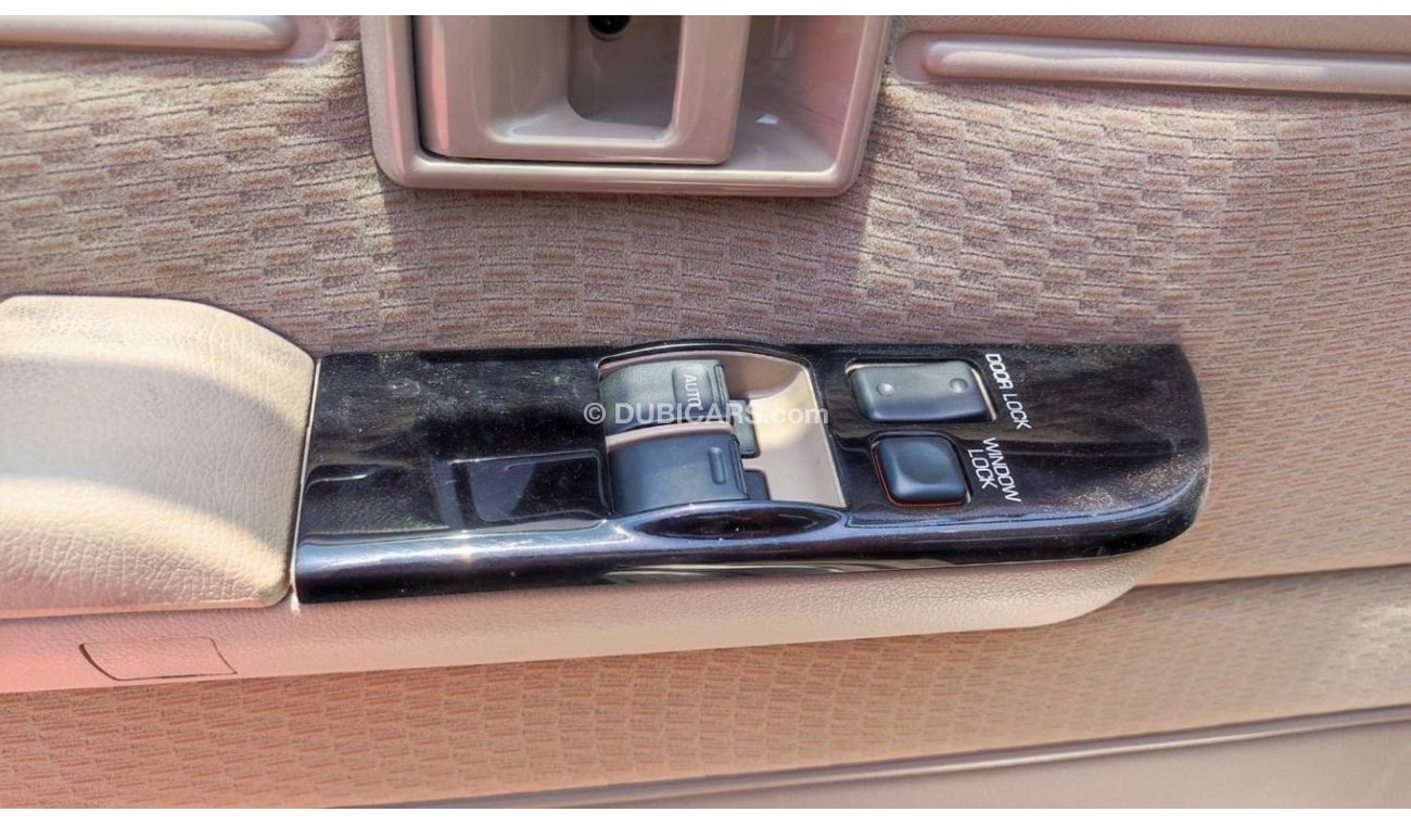 Toyota Land Cruiser Pick Up Toyota Land Cruiser Pick Up Single Cabin M/T 4.5L V8 Diesel 4X4 White color