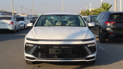 Hyundai Sonata Medium option 2.5 L   Rims 17