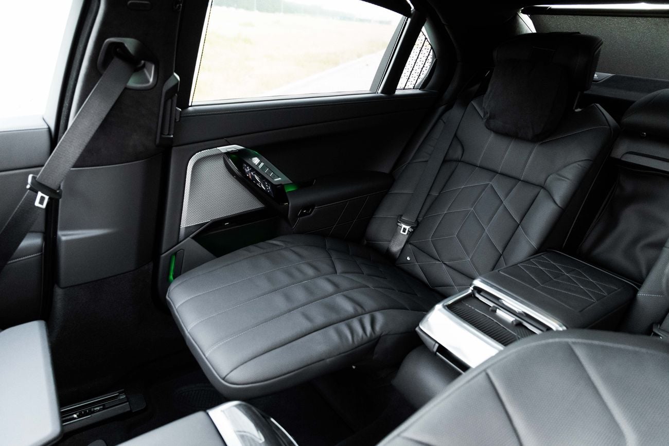 BMW 740i BMW 740i M Sport Individual – 2026 | GCC | Only 2,050 KM | 2 Years Warranty | AED 449,000