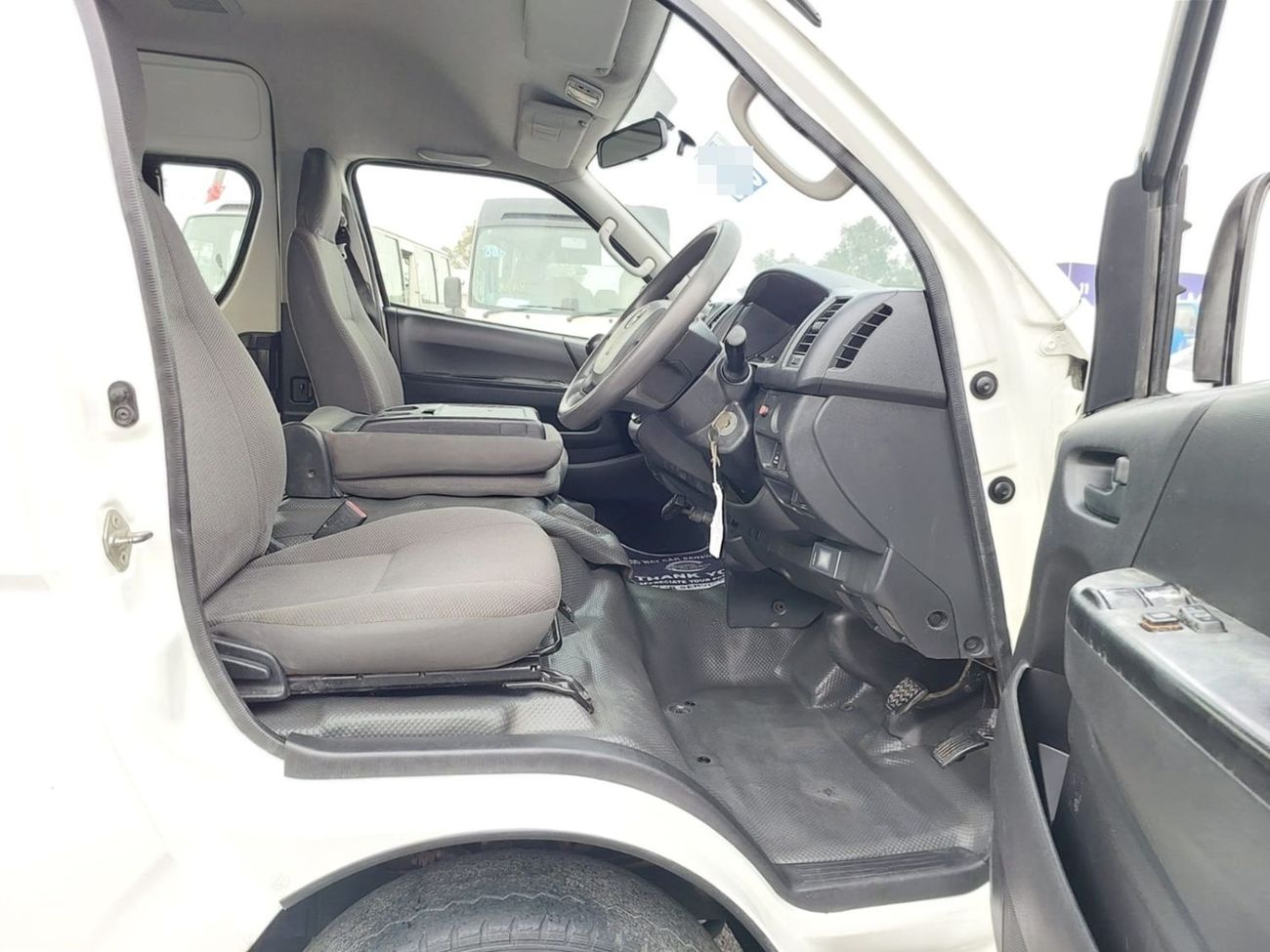 تويوتا هاياس (RAMADAN OFFER) TOYOTA HIACE COMMUTER VAN RHD 2016 MODEL 2.5 L DIESEL MANUAL(PM61244)