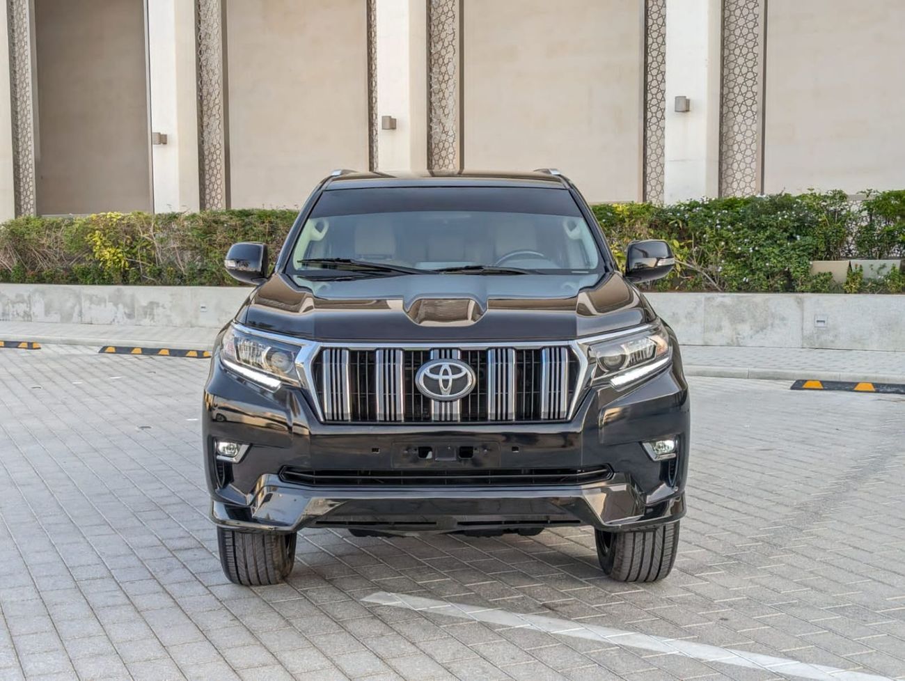 Toyota Prado Toyota Prado LHD Petro engine LHD black  with begie interior