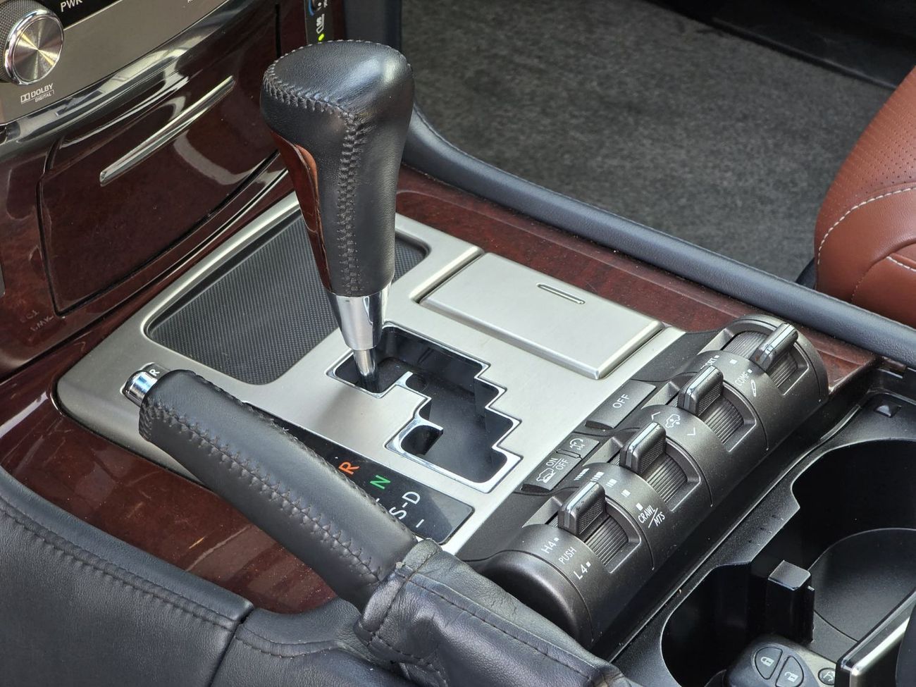 لكزس LX 570 Platinum 5.7L LEXUS LX-570 2014 GCC // FULL OPITION // PERFECT CONDITION