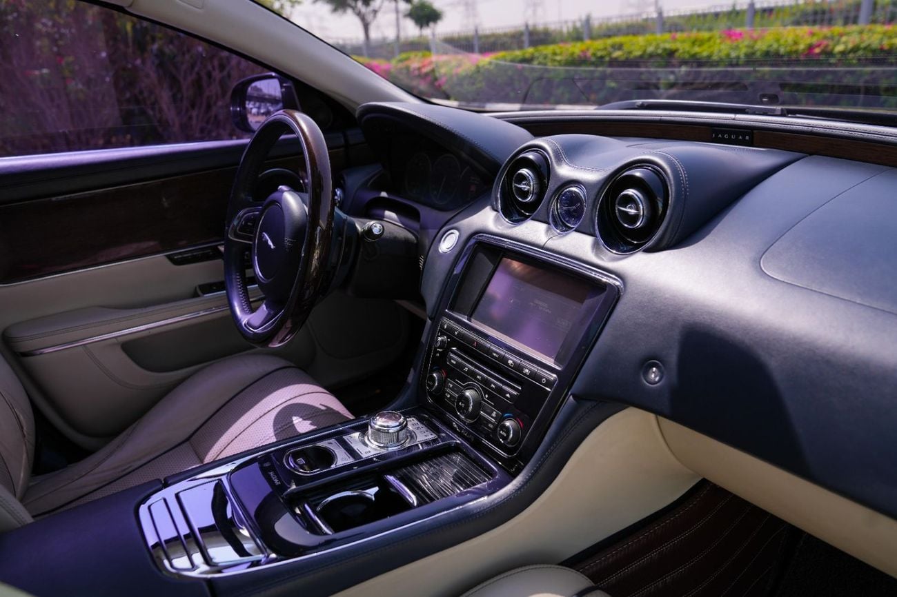 جاكوار XJ L 2011 PORTFOLIO!! 5.0 V8 HSE!! KOREAN SPECS