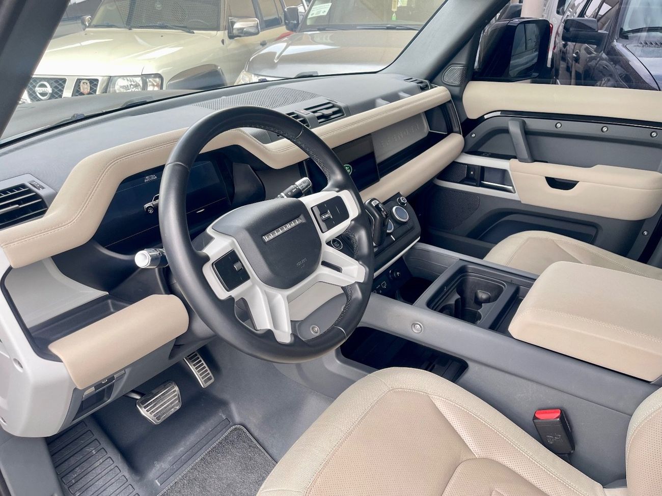 لاند روفر ديفندر P300 110 SE 2.0L (7 Seater)