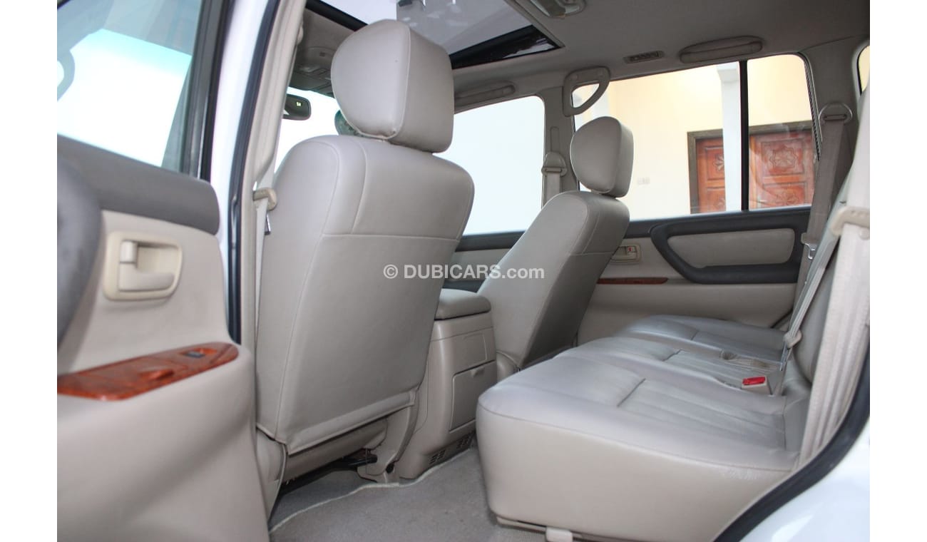 Toyota Land Cruiser Toyota Land Cruiser 2006, GCC, full option, without paint, without accidents, very clean from inside