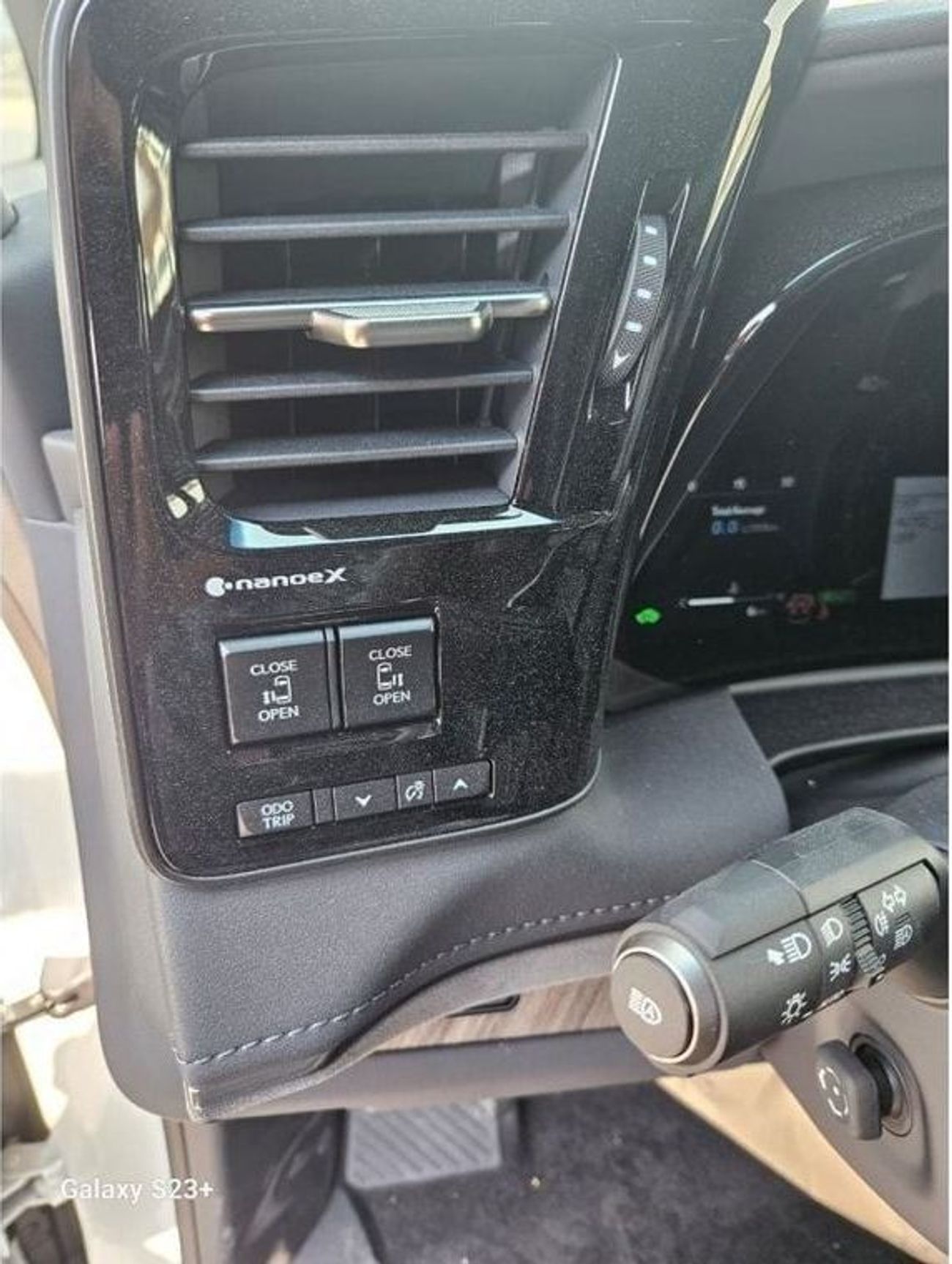 Lexus LM 350h LEXUS LM350H VIP 2024 2.5L AWD