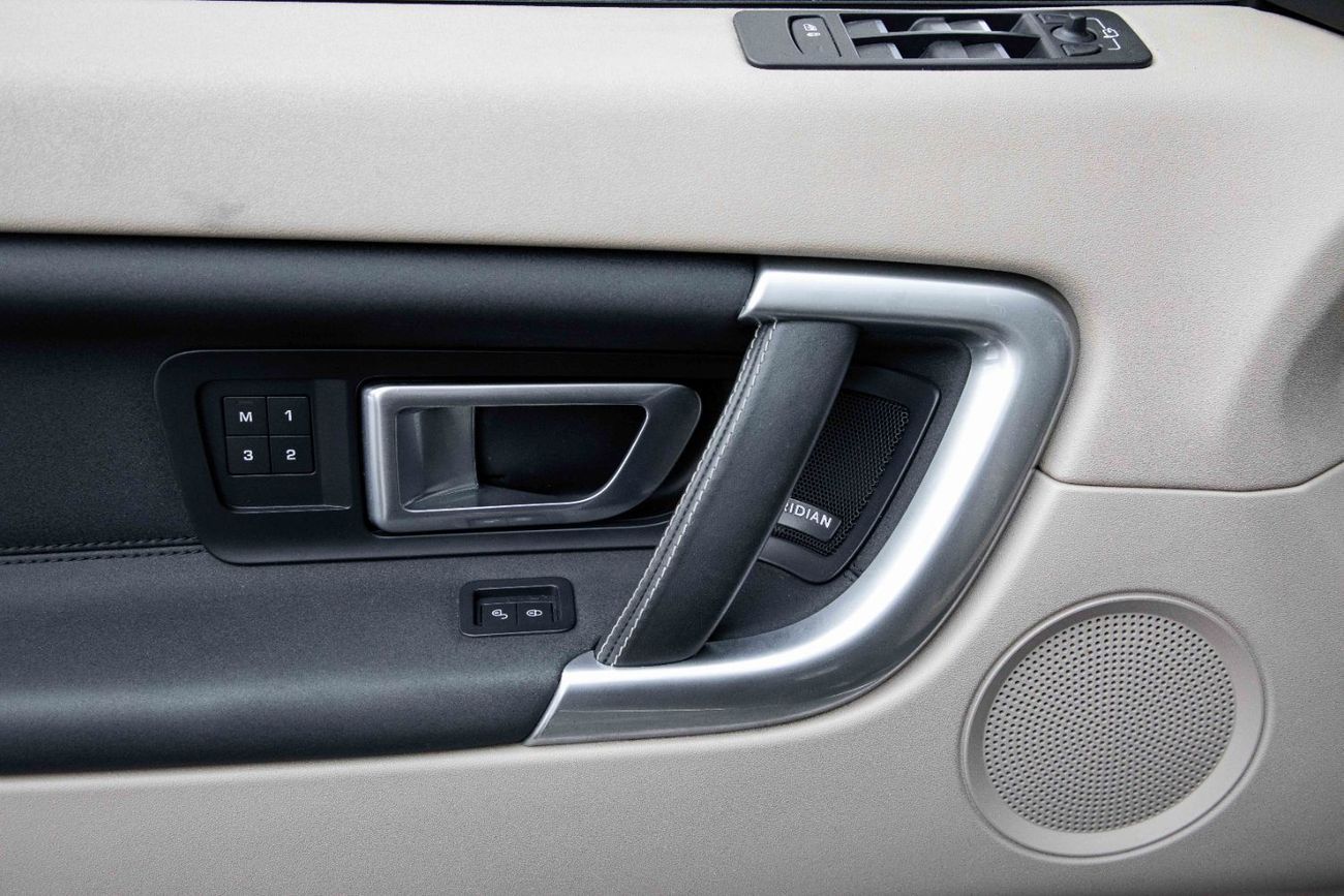 لاند روفر دسكفري | 1,662 P.M (4 Years)⁣ | 0% Downpayment | Pristine Condition!