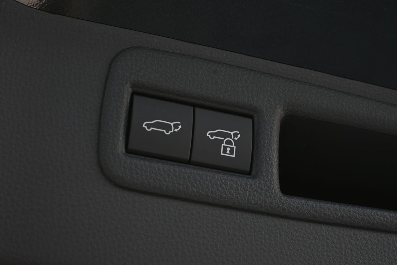 تويوتا فينزا Toyota Venza 2.0L Petrol, Model 2025 Color Black