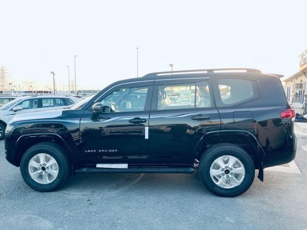 Toyota Land Cruiser TOYOTA LC300 GXR 3.5L TWIN TURBO 2024 WITH SUNROOF 273000 AED FOR EXPORT PRICE