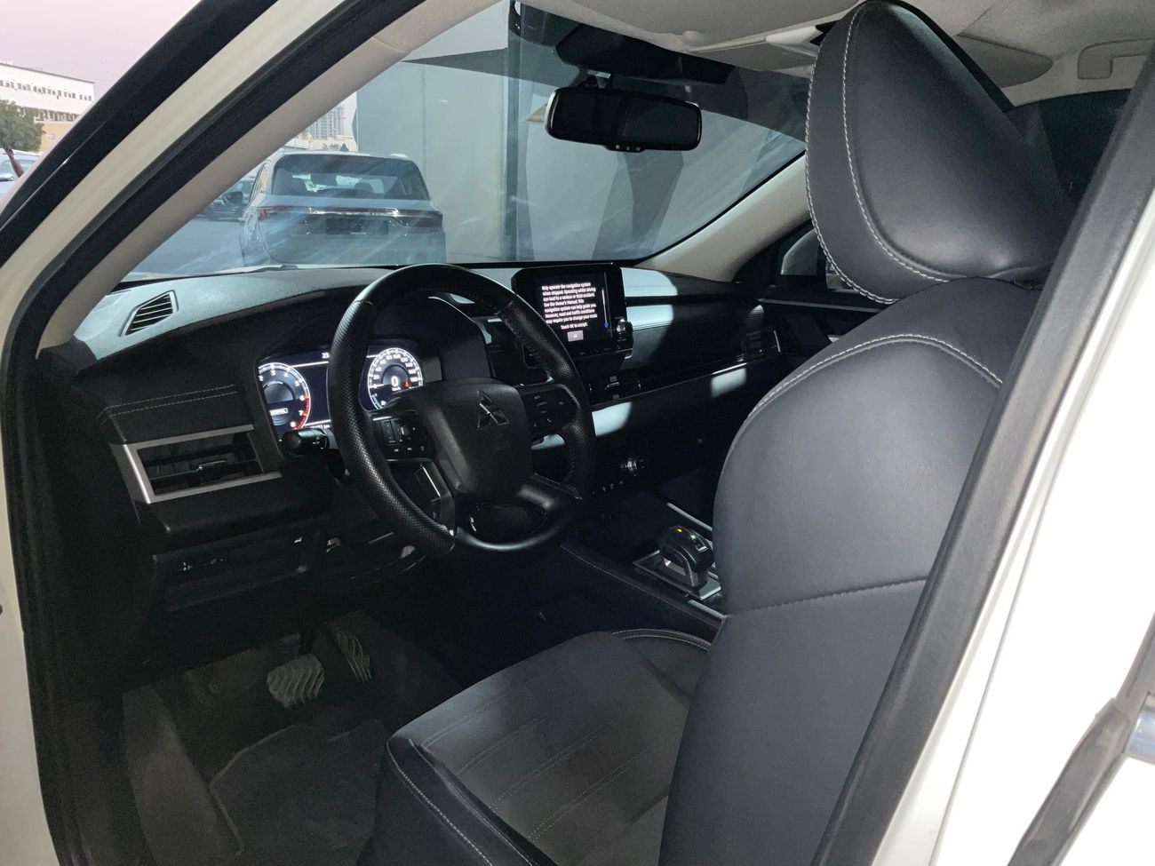 ميتسوبيشي آوتلاندر Highline + Synthetic leather | شامل الضمان | 0 ﺪﻔﻋﺓ ﺃﻮﻟﻯ