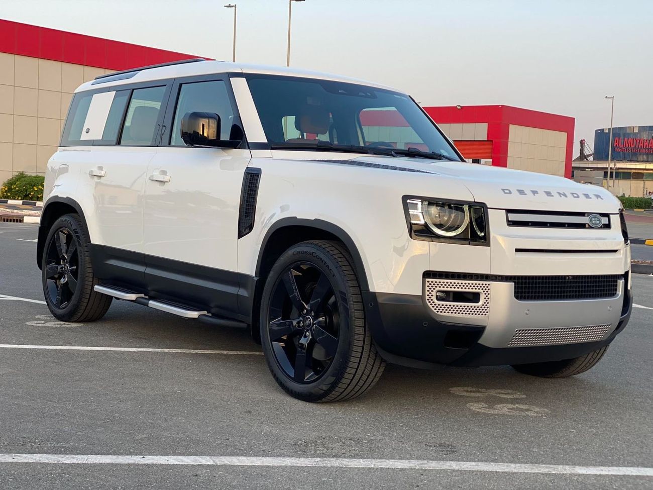 New Land Rover Defender GCC SPEC 22 INCH RIMS GCC SPEC UNDER WARRANTY 