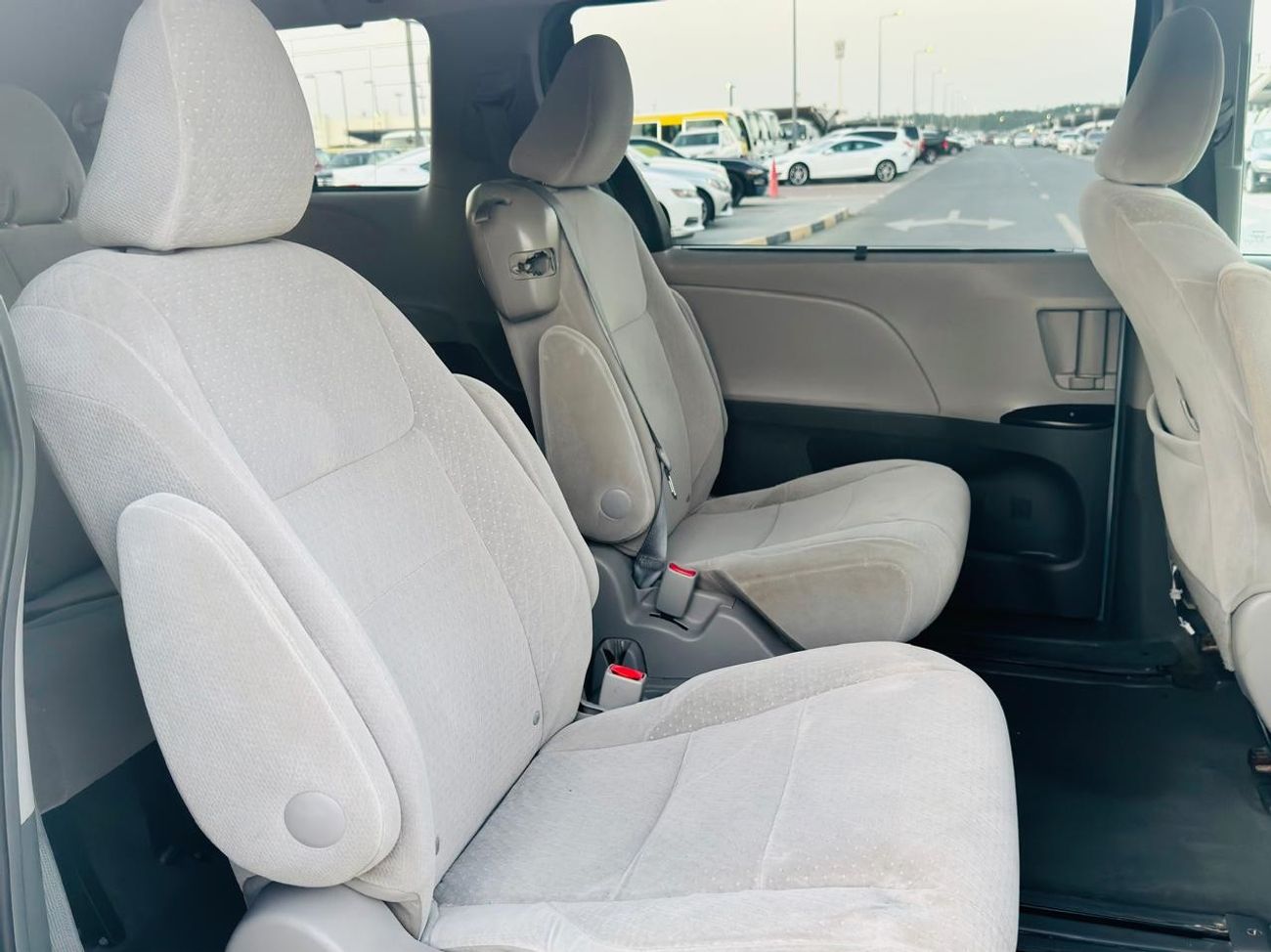 تويوتا سيينا LE