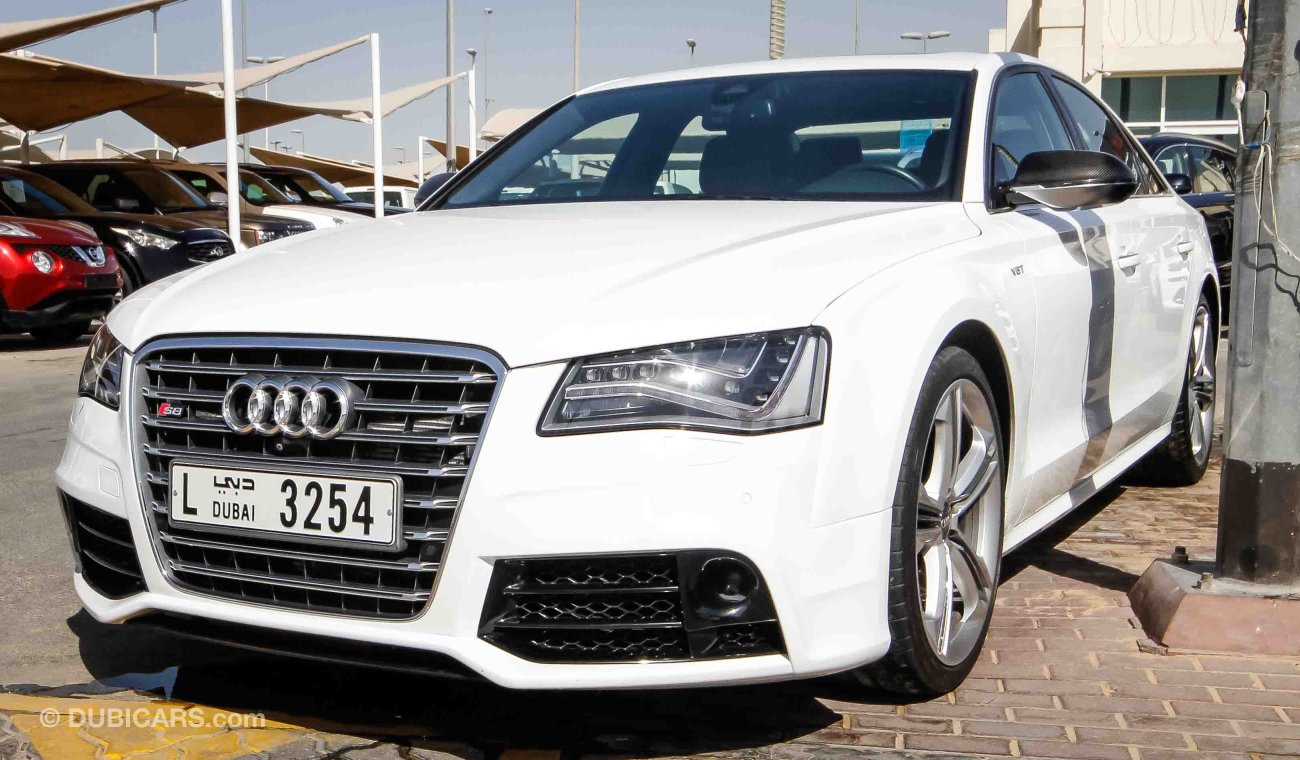 Audi S8 V8