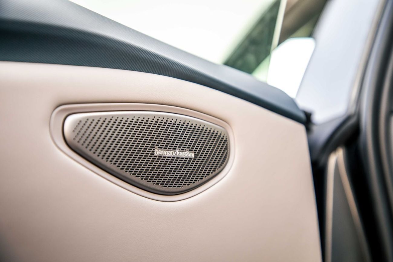 لينك أند كو Z10 2025 Lynk & Co Z10 Max - Fluid Grey Inside Beige