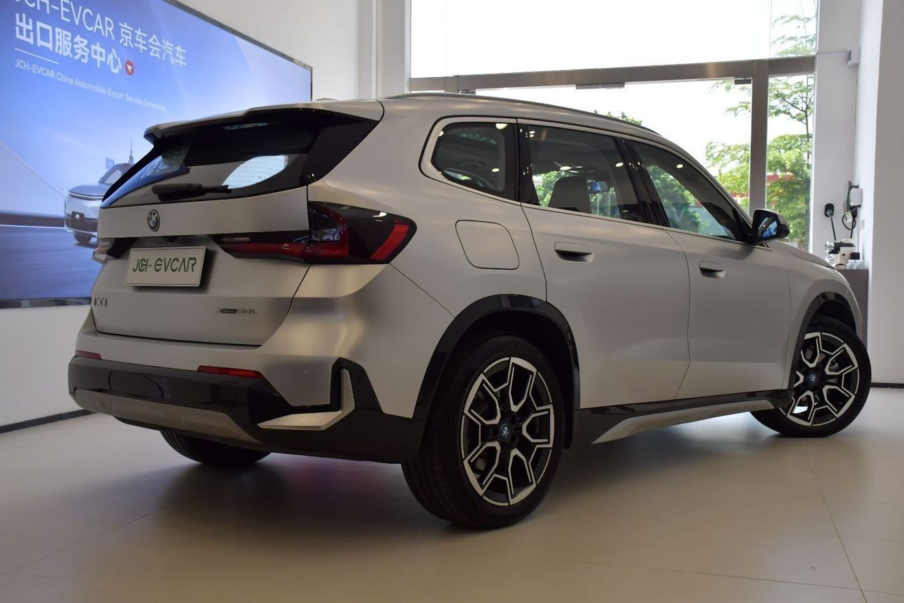 بي أم دبليو iX1 2023 xDrive30L M