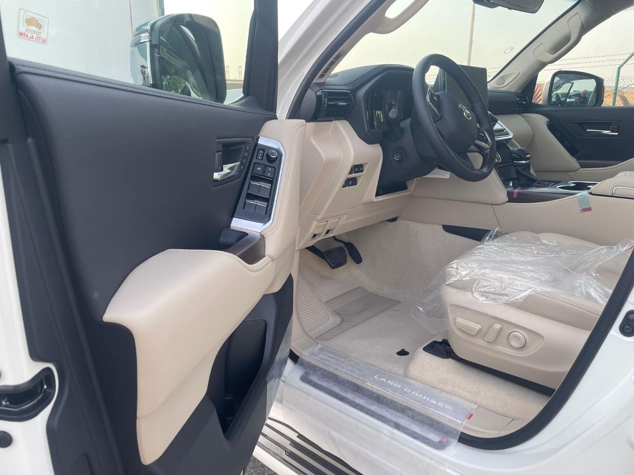 تويوتا لاند كروزر TOYOTA LANDCRUISER VXR HYBRID 2026 MODEL