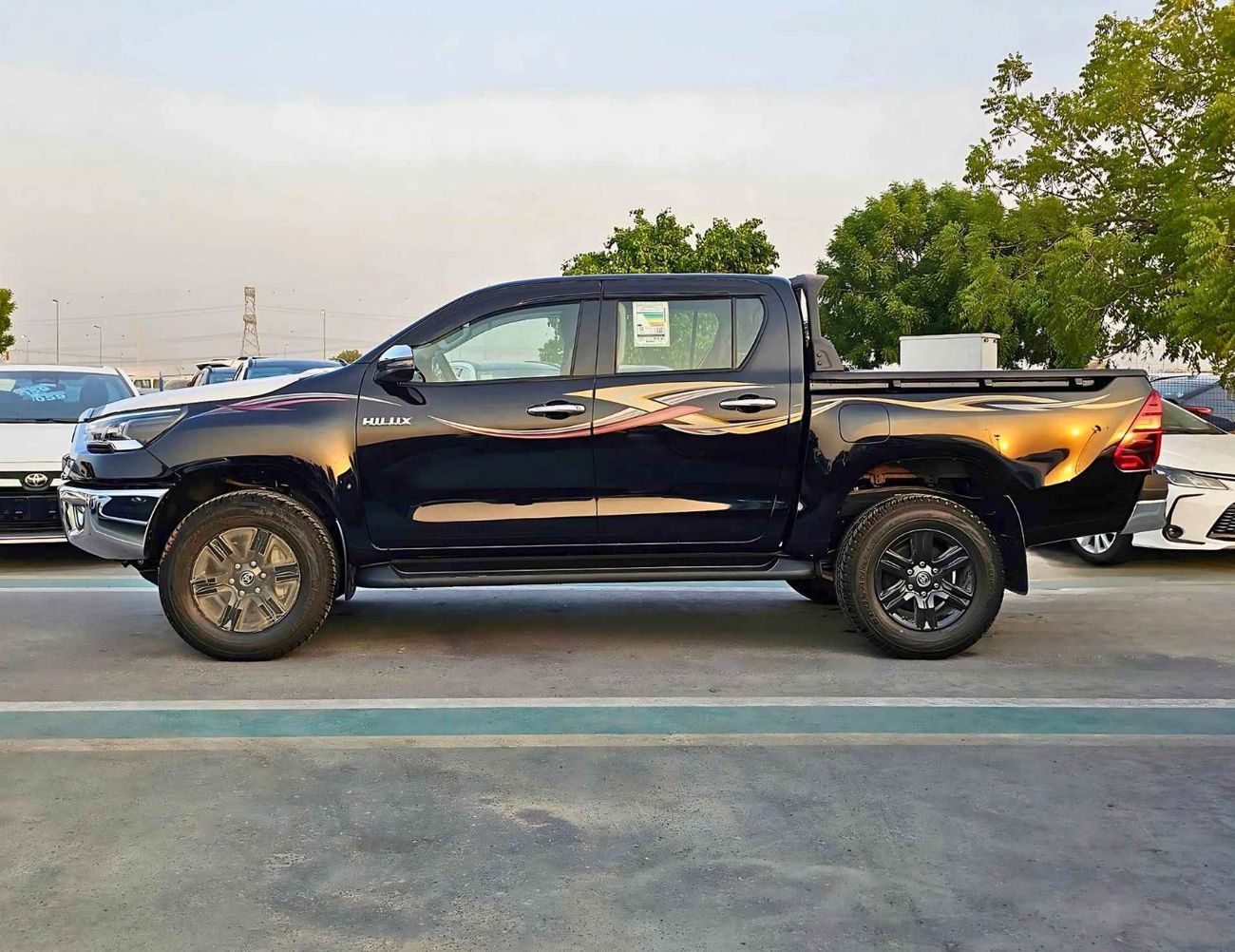 Toyota Hilux SR5 WIDE BODY/2.7L PETROL M/T/HOOD LIFT ASSIST/BLIND SPOT/ 2 COOL BOX/ DIFFLOCK (CODE#HPMADW)