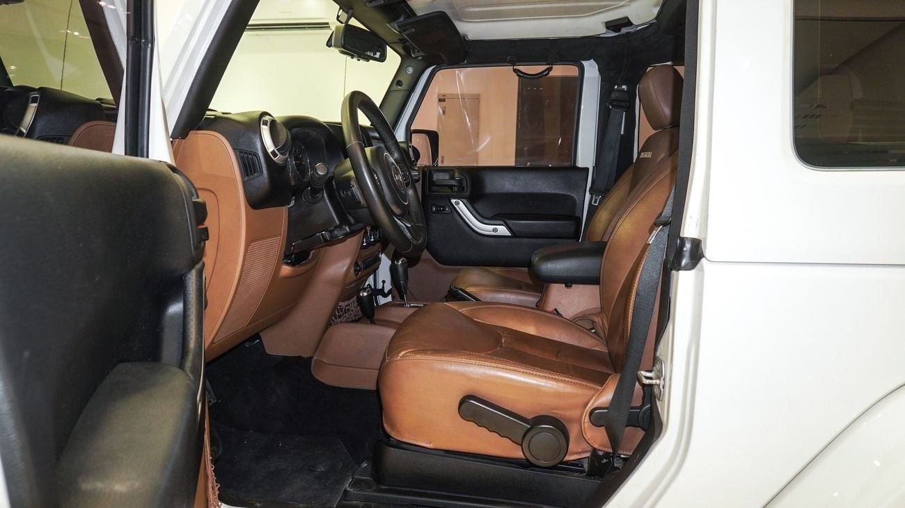 Jeep Wrangler Sahara 3.6L A/T