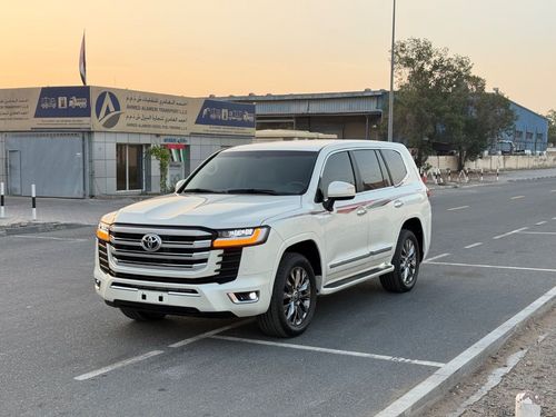 Toyota Land Cruiser GXR 4.0L (271 HP) AWD 2013 GXR 4.0L 4WD FACELIFTED 2025 WITH EXTERIOR GCC IN EXCELLENT CONDITION