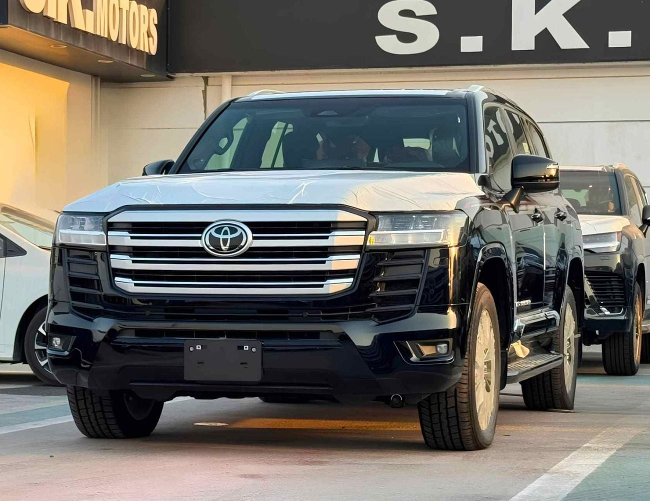 تويوتا لاند كروزر GXR 3.3L DIESEL || LEATHER WITH PWR SEATS | RADAR | FRONT CAMER |  BIG DVD | JBL SPEAKERS (CODE # LC