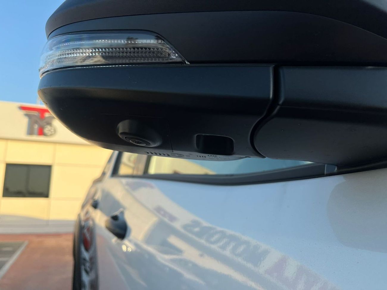 Toyota Hilux TOYOTA HILUX 4.0 ADVENTURE WHITE 2025 OMAN SPEC