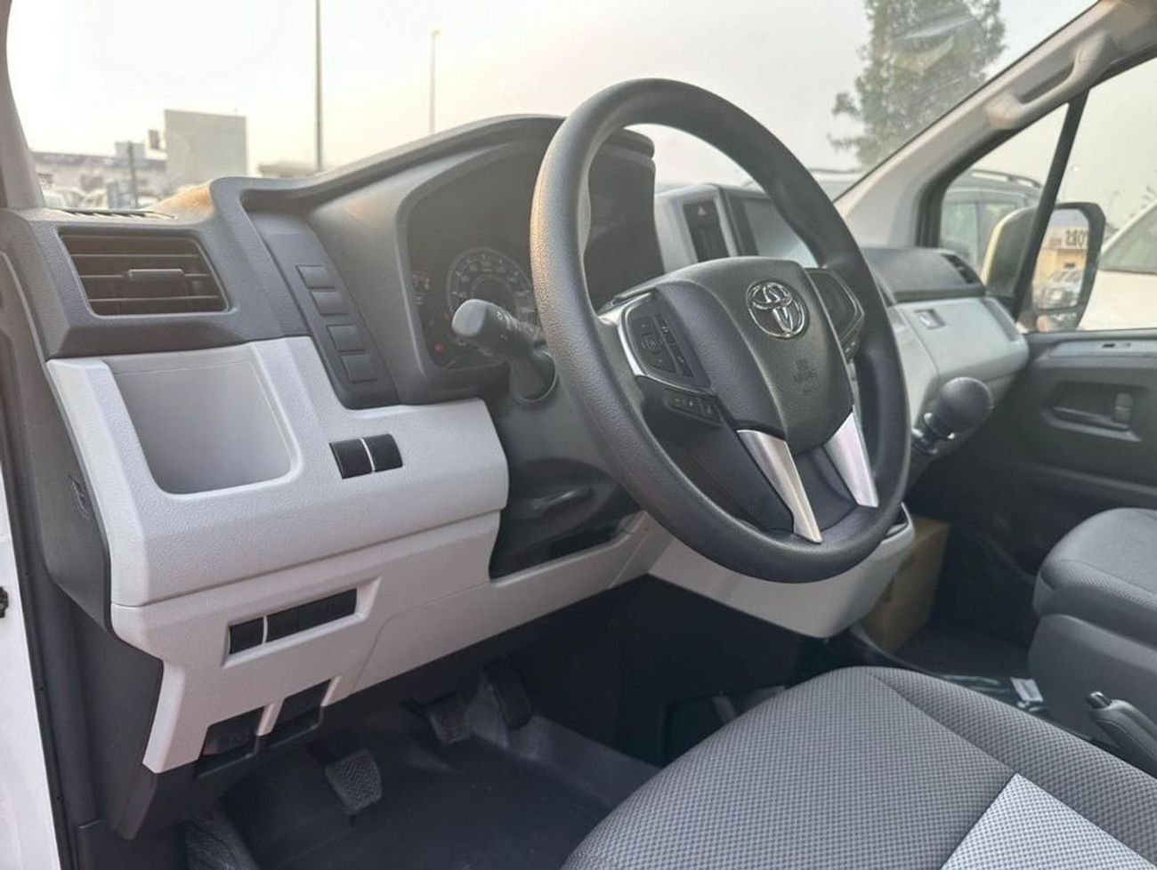 Toyota Hiace TOYOTA HIACE 3.5 L PETROL MANUAL,13SEATS,HIGH/ROOF 2025